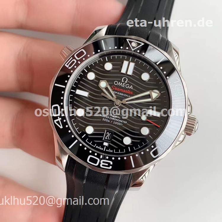 Omega Seamaster Diver 300M Black Wave Dial Kautschukband Omega Seamaster Diver 300M Black Wave Dial Kautschukband