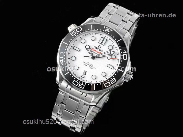 Omega Seamaster Diver 300M Master weißes Keramik-Zifferblatt Omega Seamaster Diver 300M Master weißes Keramik-Zifferblatt
